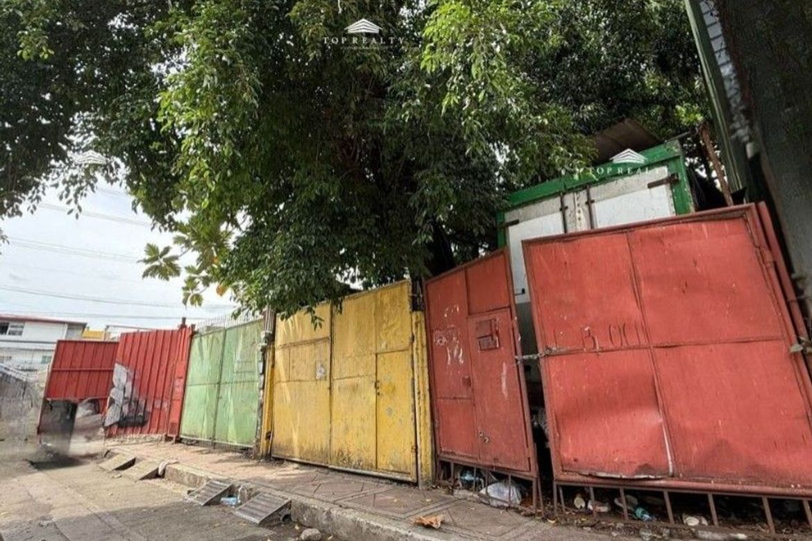 Warehouse / Factory for Sale in Socorro, Quezon City, Metro Manila near LRT-2 Araneta Center-Cubao